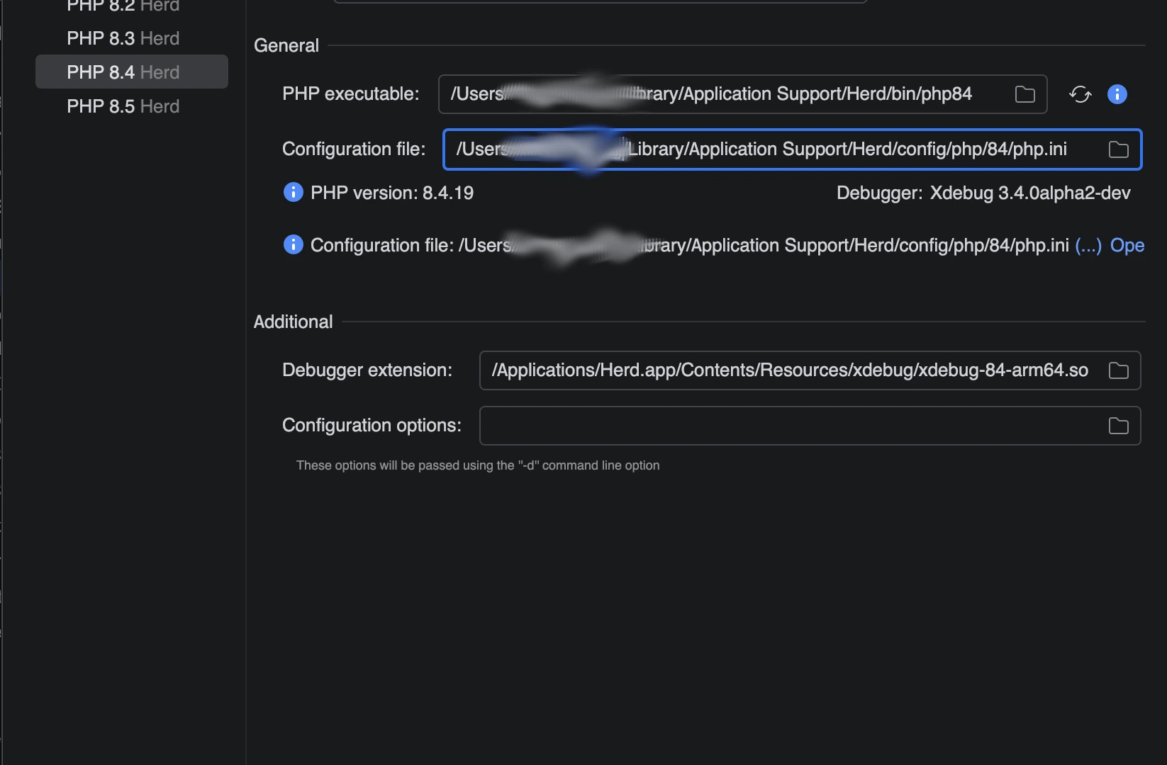Detaillierte PHP-Interpreter-Einstellungen mit Pfaden zur PHP-Executable und der Konfigurationsdatei (php.ini) sowie der aktiven Xdebug-Version 3.4.0alpha2-dev